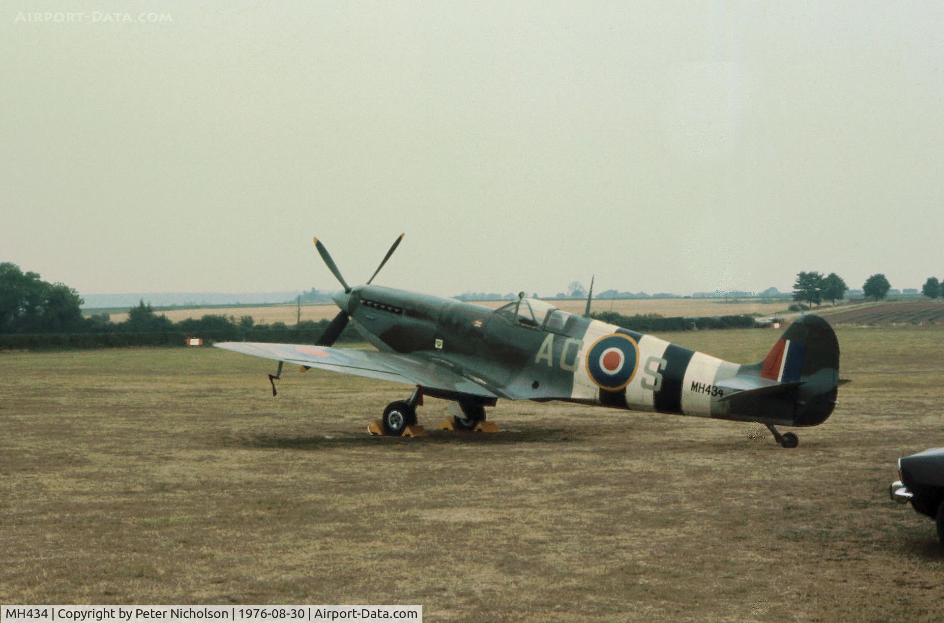 MH434, 1943 Supermarine 361 Spitfire LF.IXb C/N CBAF.IX.552, Spitfire LF.IX as seen at Old Warden in the Summer of 1976.