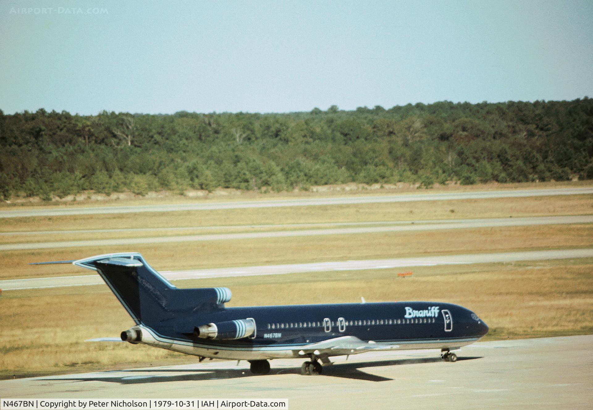 N467BN, 1979 Boeing 727-227 C/N 21529, Boeing 727-227 of Braniff Airways departing Houston International in October 1979.