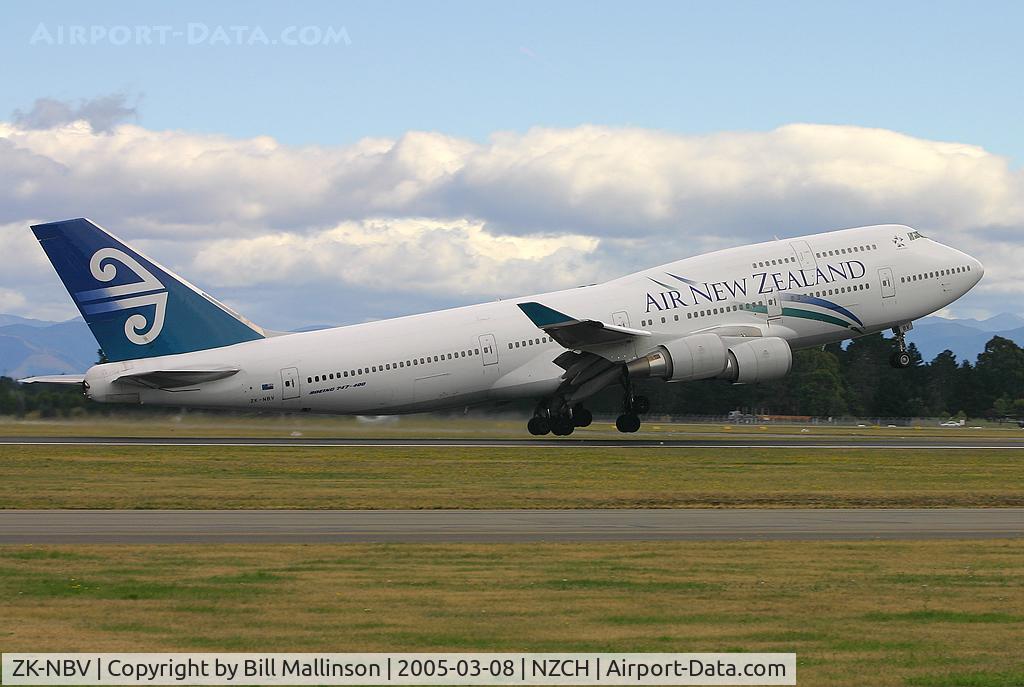 ZK-NBV, 1998 Boeing 747-419 C/N 26910, rotating from 02