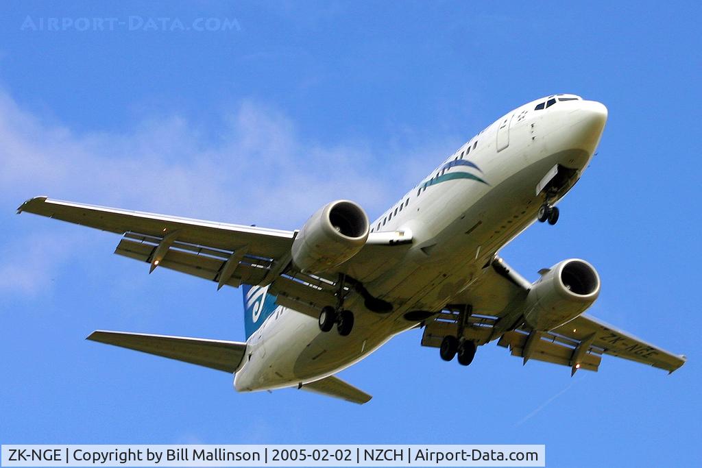ZK-NGE, 1998 Boeing 737-3U3 C/N 28733, finals to 20