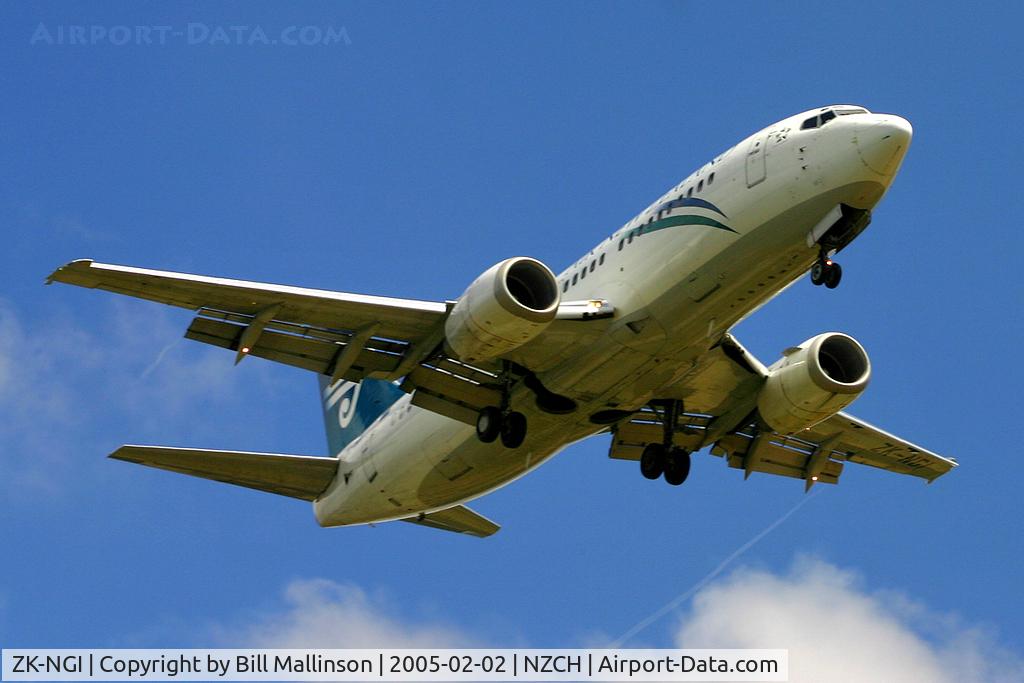 ZK-NGI, 1999 Boeing 737-319 C/N 25608, finals to 20