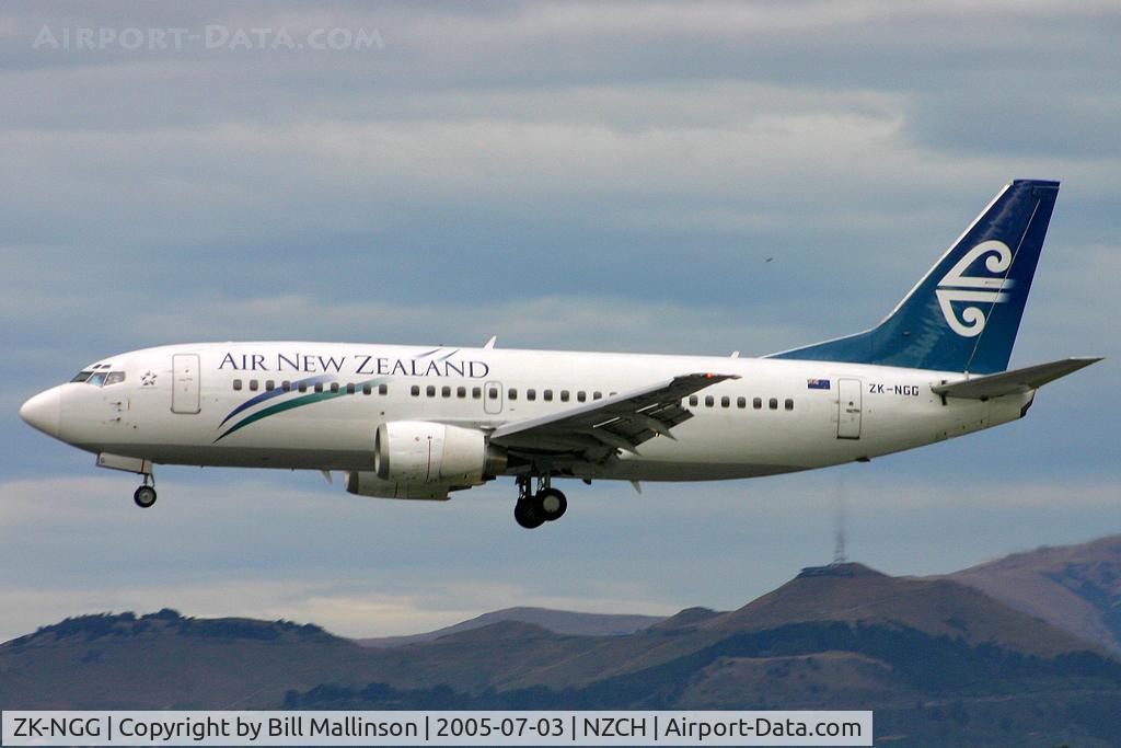 ZK-NGG, 1999 Boeing 737-319 C/N 25606, finals to 02