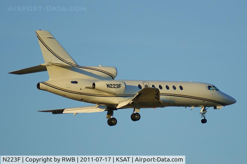 N223F, 2001 Raytheon Aircraft Company 390 C/N RB-22, Landing 12R at sunset