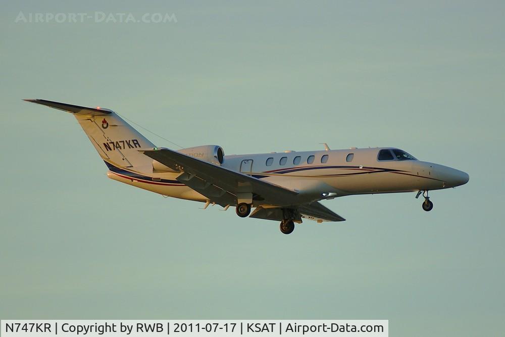 N747KR, 2005 Cessna 525B C/N 525B0015, Lighted by the setting sun