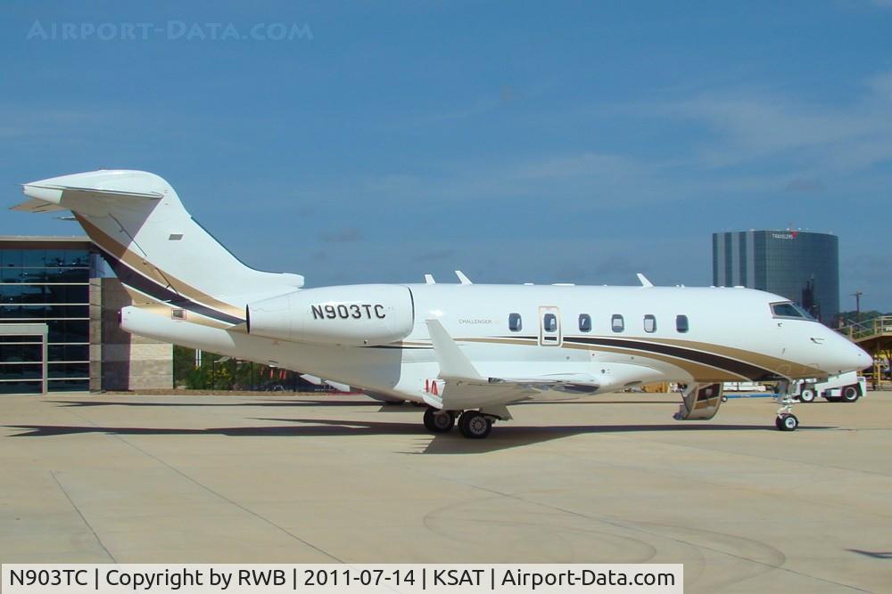 N903TC, 2005 Bombardier Challenger 300 (BD-100-1A10) C/N 20083, Parked