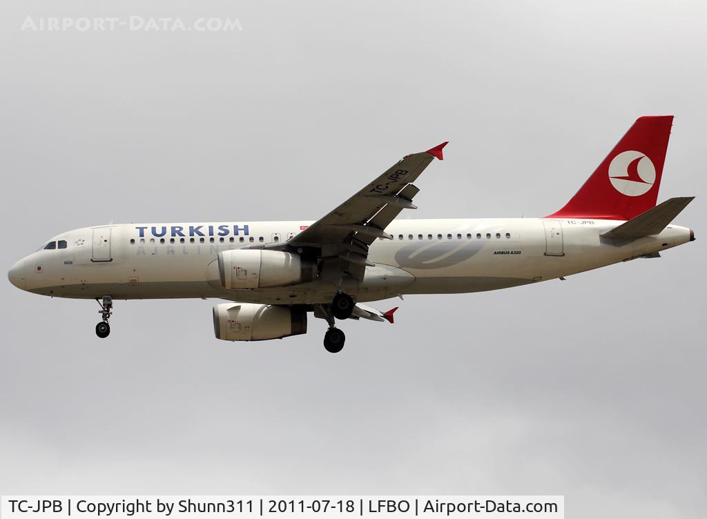 TC-JPB, 2005 Airbus A320-232 C/N 2626, Landing rwy 32L