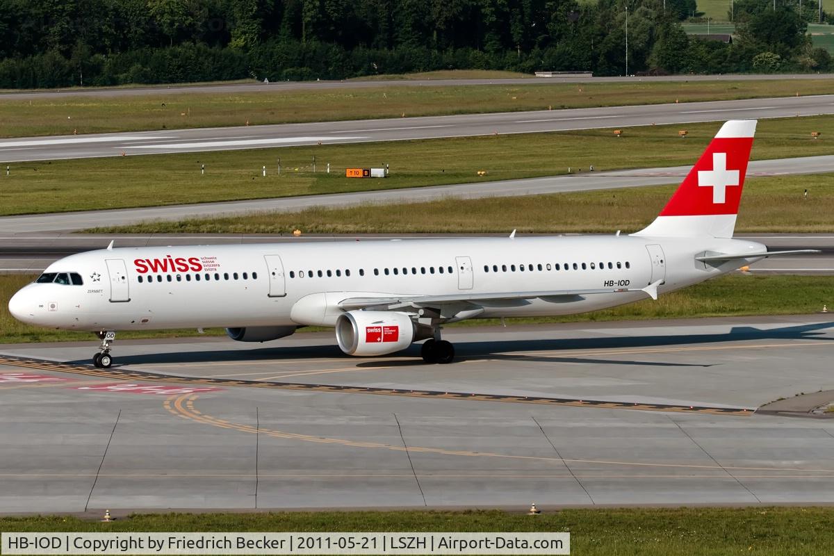 HB-IOD, 1995 Airbus A321-111 C/N 522, taxying to the gate