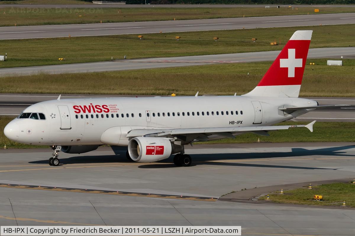 HB-IPX, 1996 Airbus A319-112 C/N 612, taxying to the gate