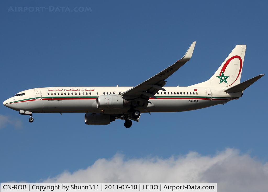 CN-ROB, 2005 Boeing 737-8B6 C/N 33060, Landing rwy 32L with arabic titles (left side)