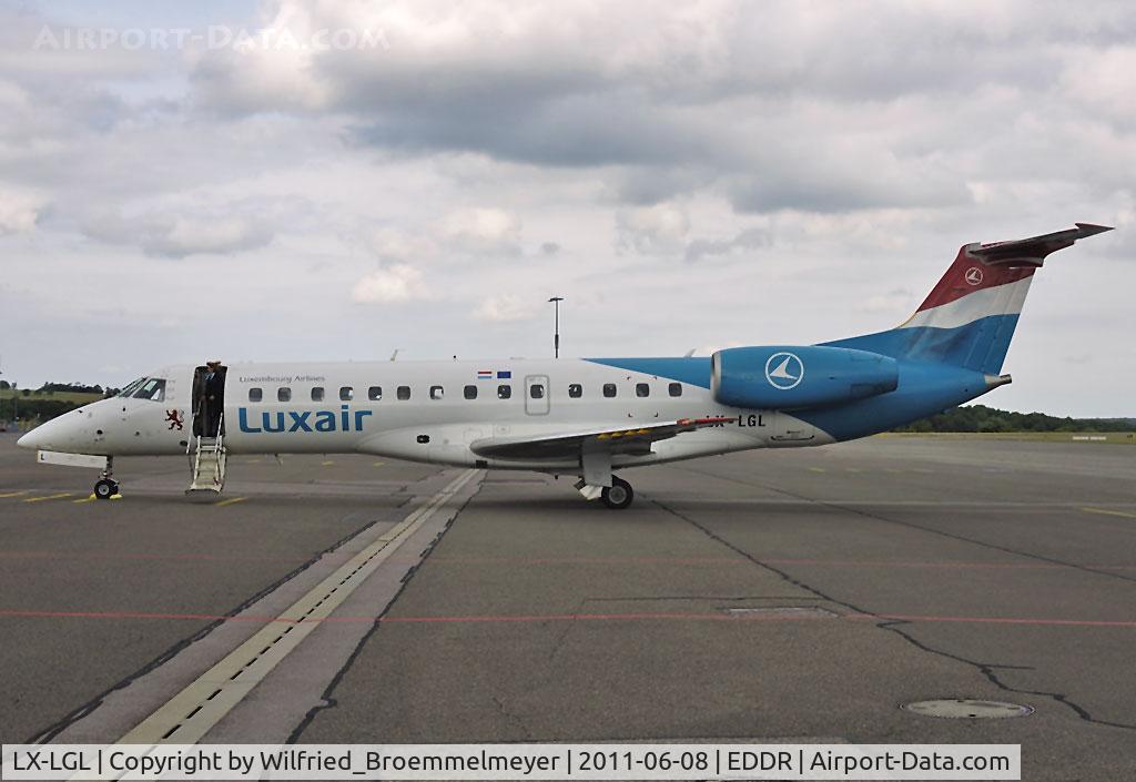 LX-LGL, 2005 Embraer ERJ-135LR (EMB-135LR) C/N 14500893, Waiting for next passengers.