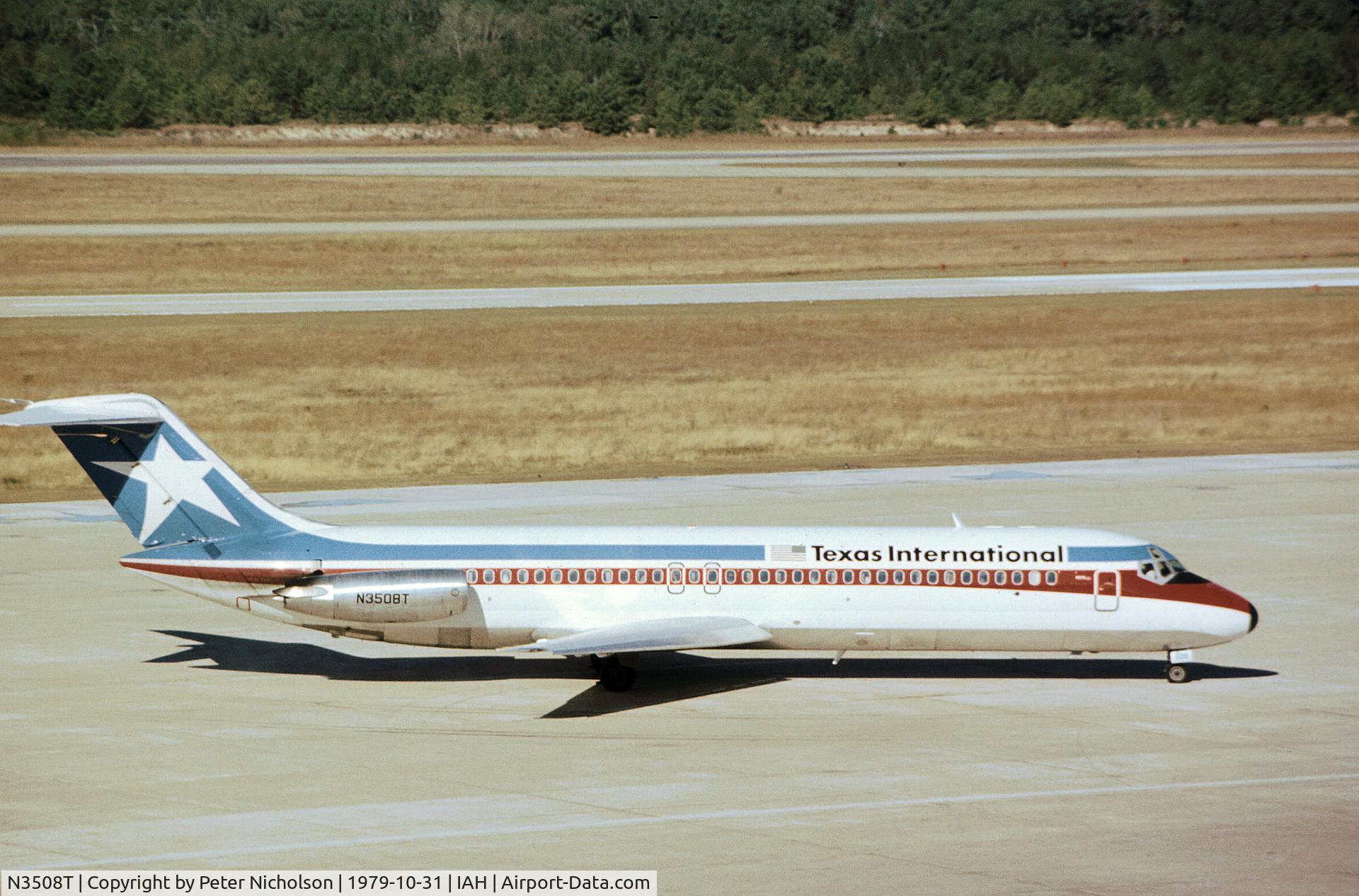 N3508T, 1979 McDonnell Douglas DC-9-32 C/N 47797, DC-9-32 of Texas International Airlines arriving at Houston International in October 1979.