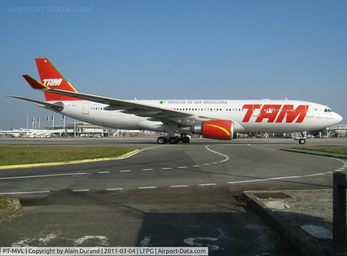 PT-MVL, 2005 Airbus A330-203 C/N 700, Seen taxying to gate at Terminal 1, Victor-Lima still sports the previous livery and is understood to act as a retrojet by keeping this livery for time to come.