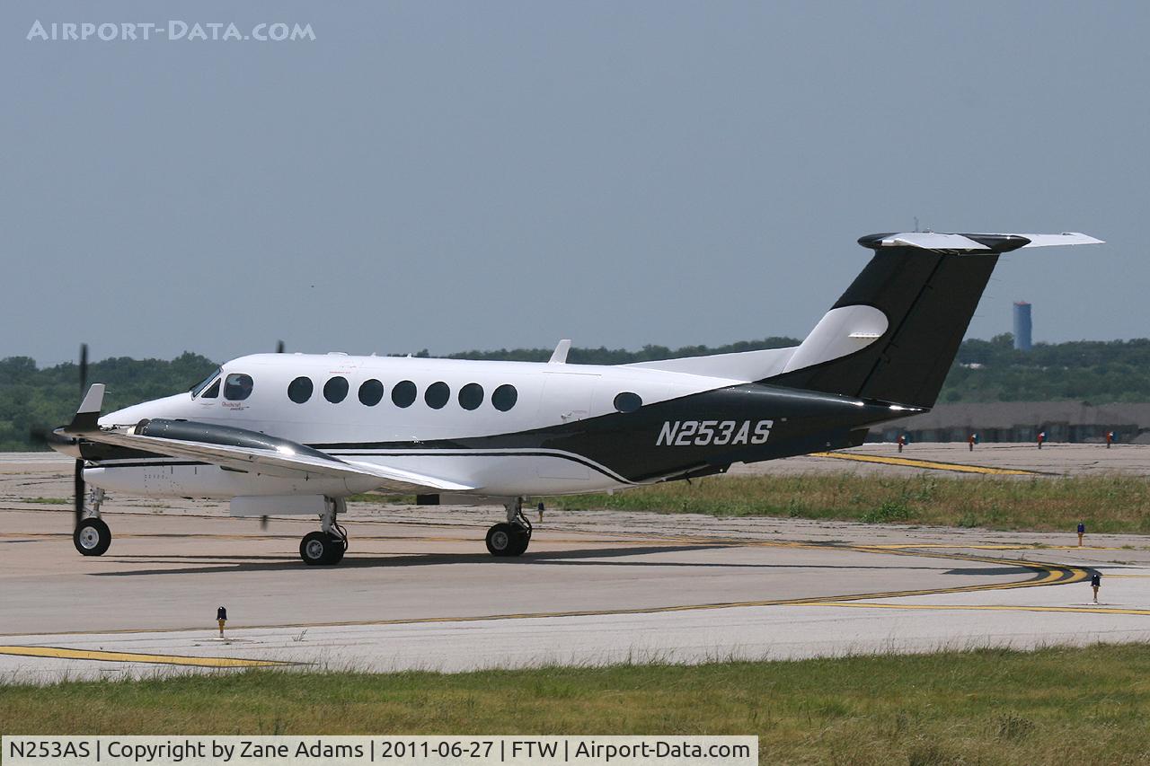 N253AS, 1996 Raytheon Aircraft Company B300 C/N FL-155, At Meacham Field