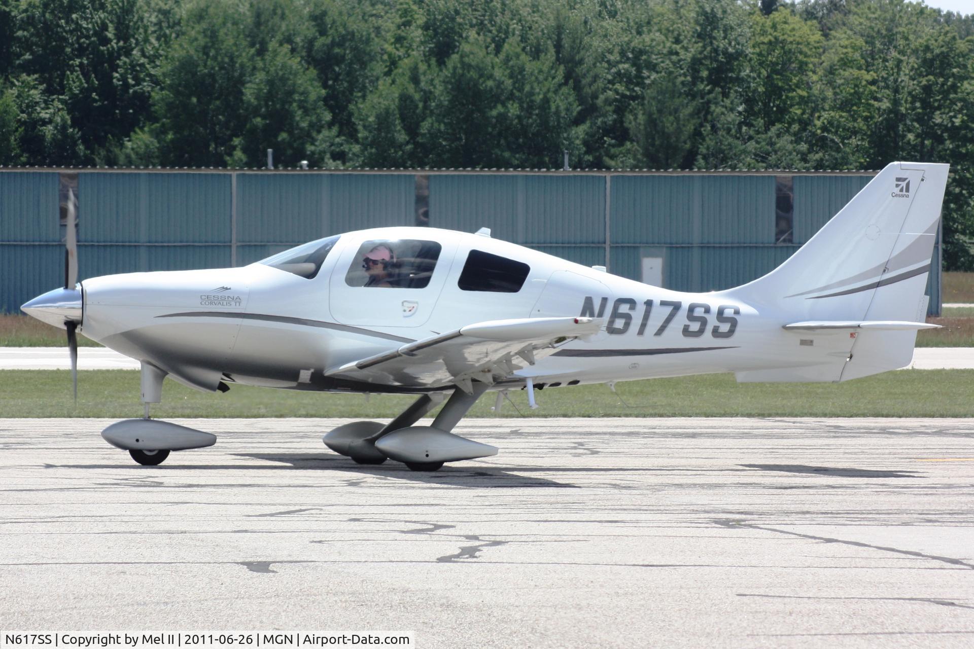 N617SS, Cessna LC41-550FG C/N 411127, Taxi For Departure RWY 28