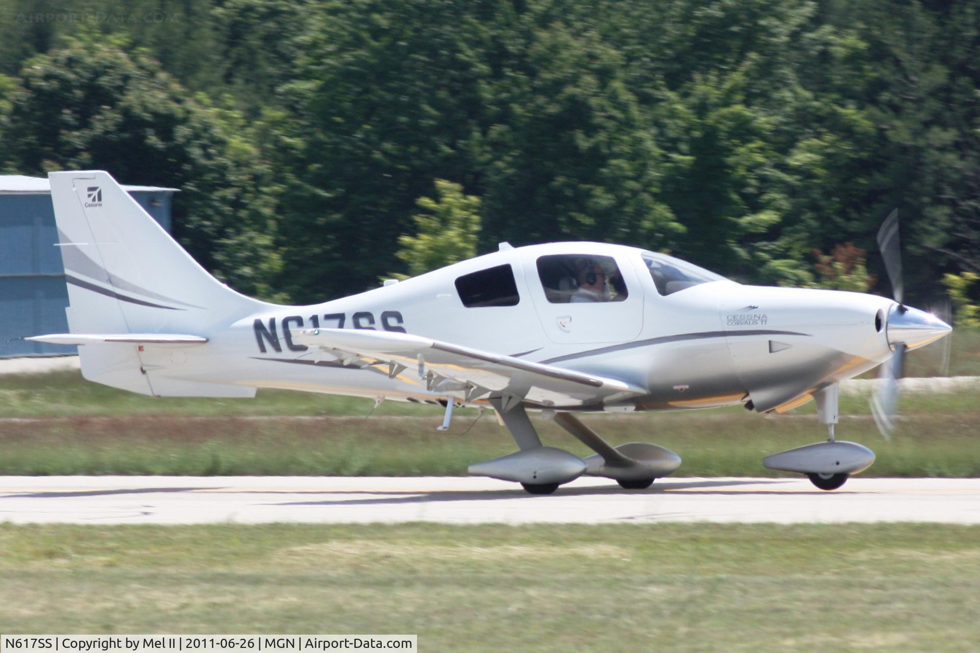 N617SS, Cessna LC41-550FG C/N 411127, Departing RWY 28