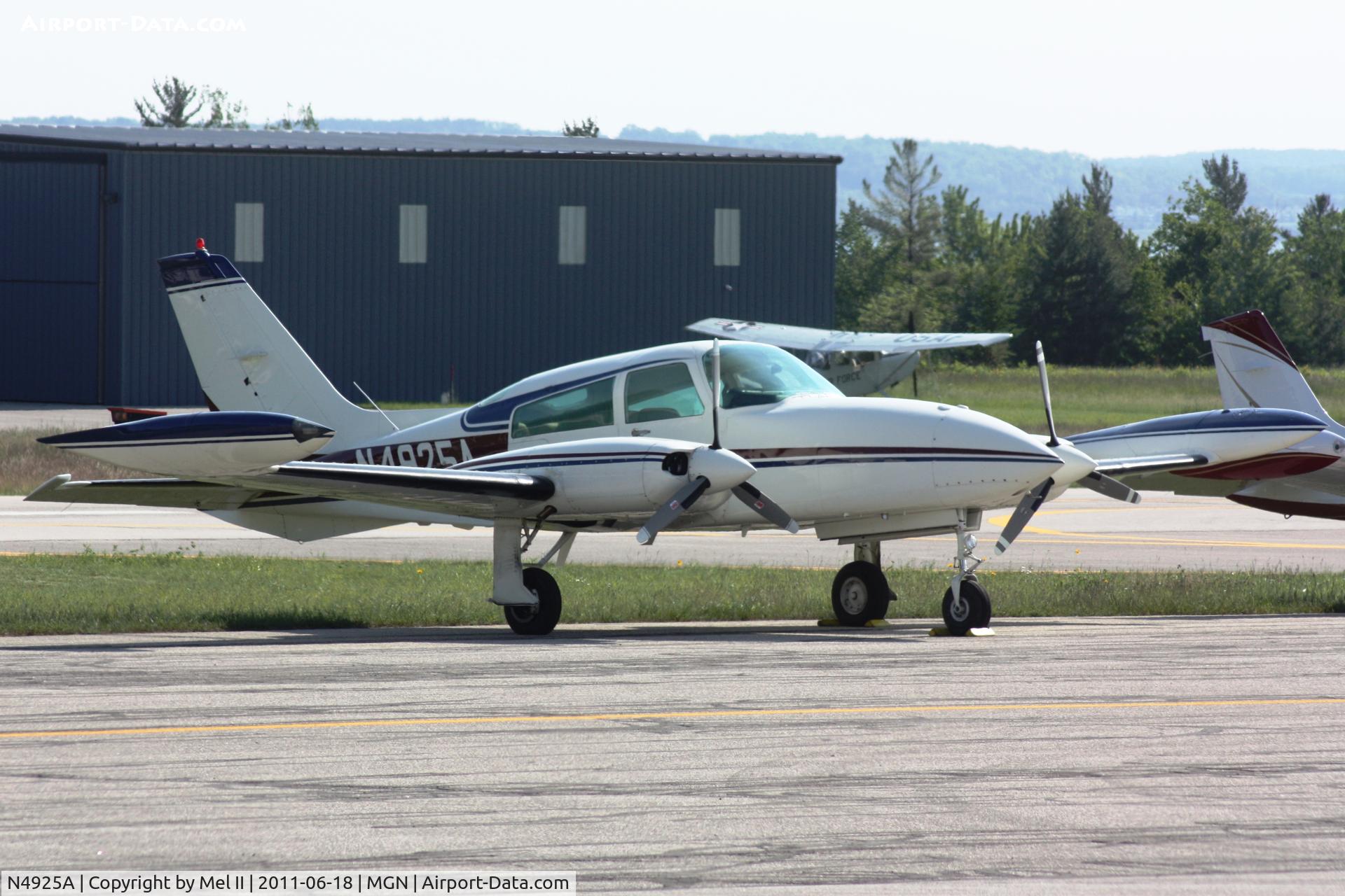N4925A, 1978 Cessna 310R C/N 310R1404, Parked
