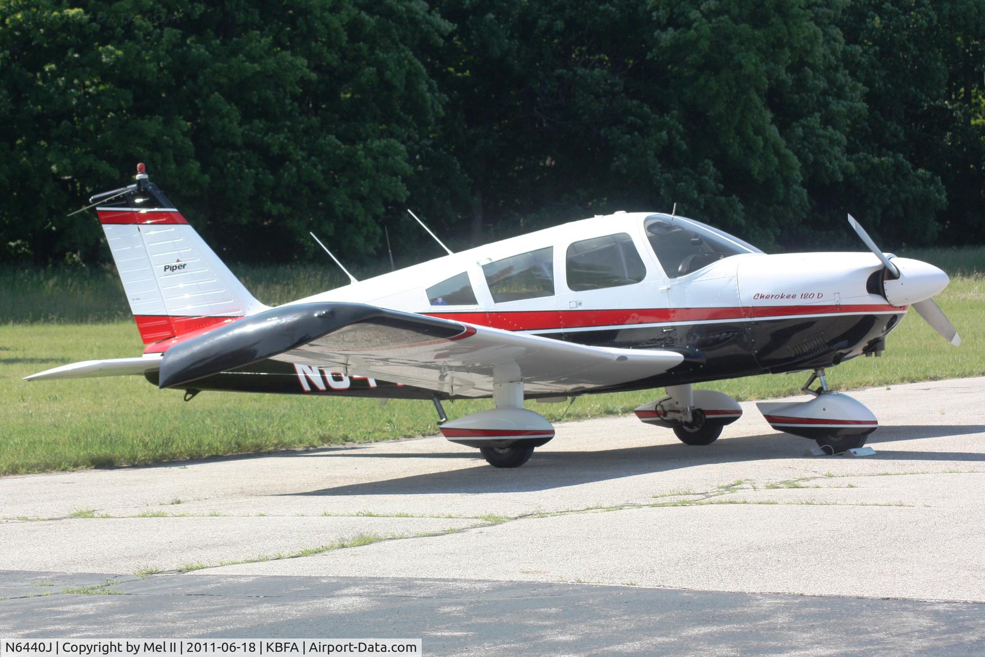N6440J, 1968 Piper PA-28-180 C/N 28-4858, Parked