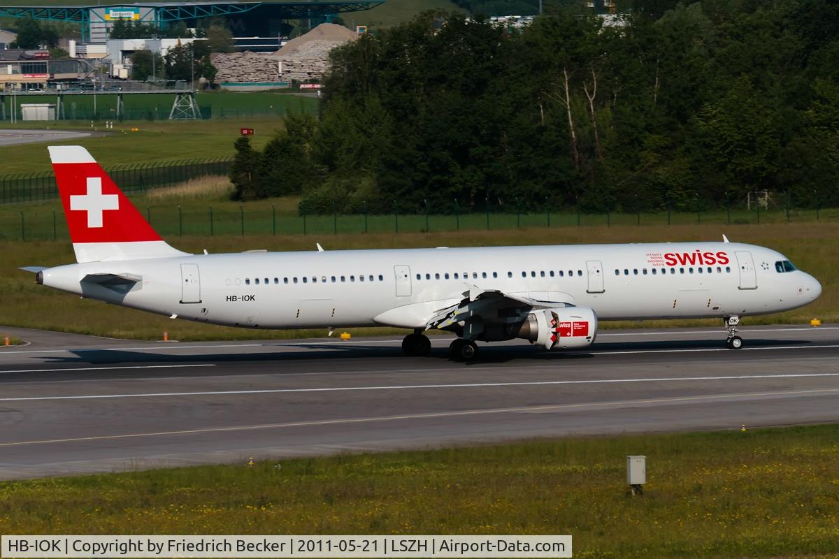 HB-IOK, 1999 Airbus A321-111 C/N 987, decelerating after touchdown