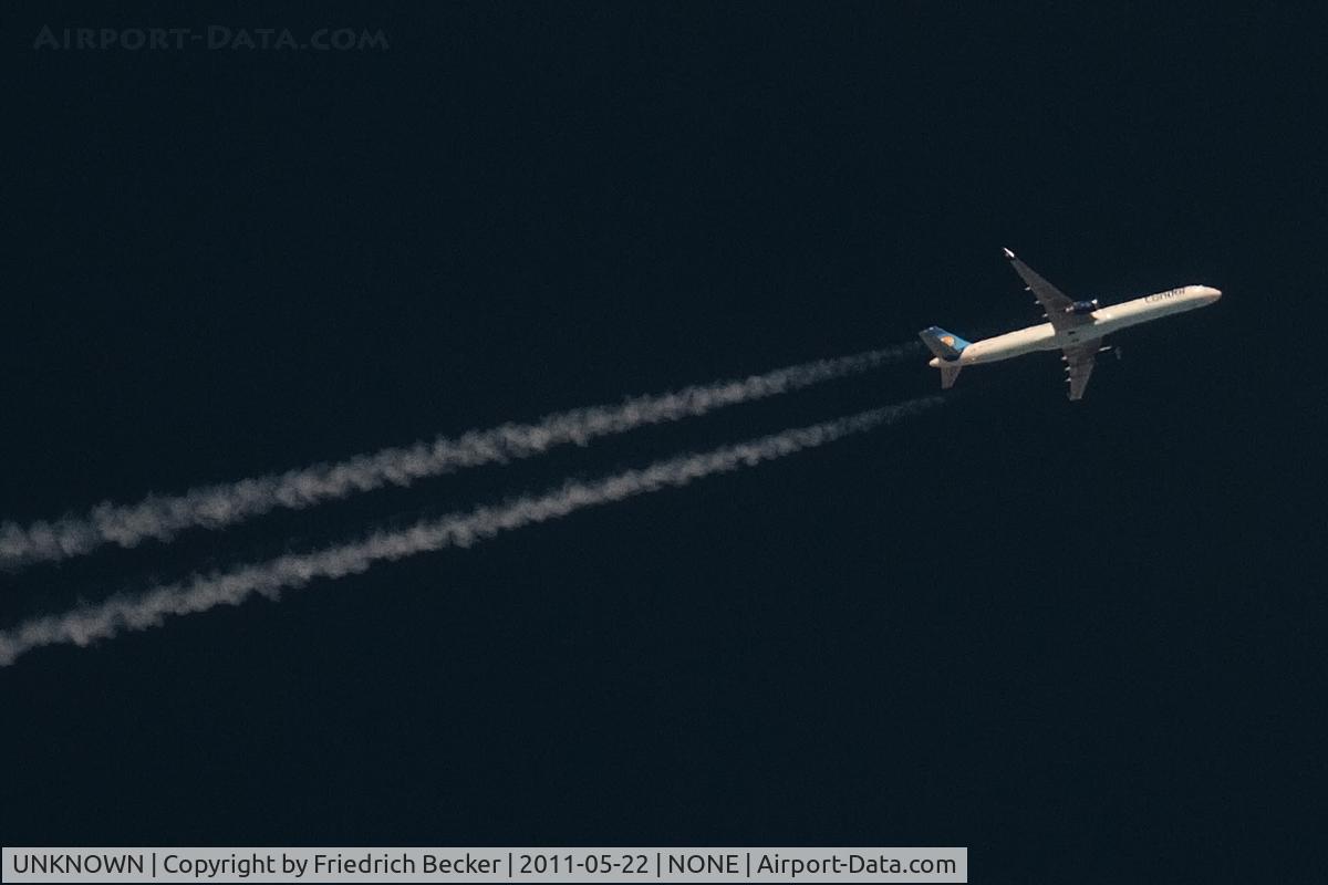 UNKNOWN, Contrails Various C/N Unknown, Condor B757-300 cruising southbound