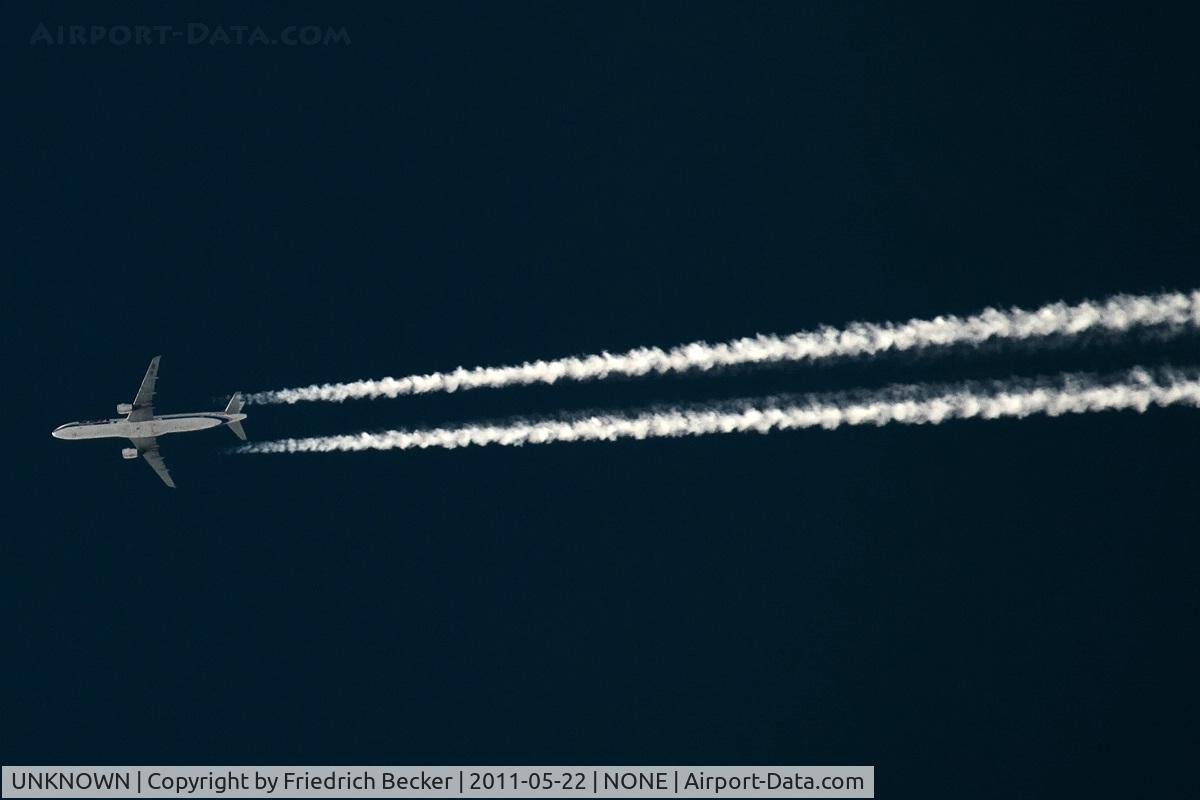 UNKNOWN, Contrails Various C/N Unknown, CSA A321 cruising westbound