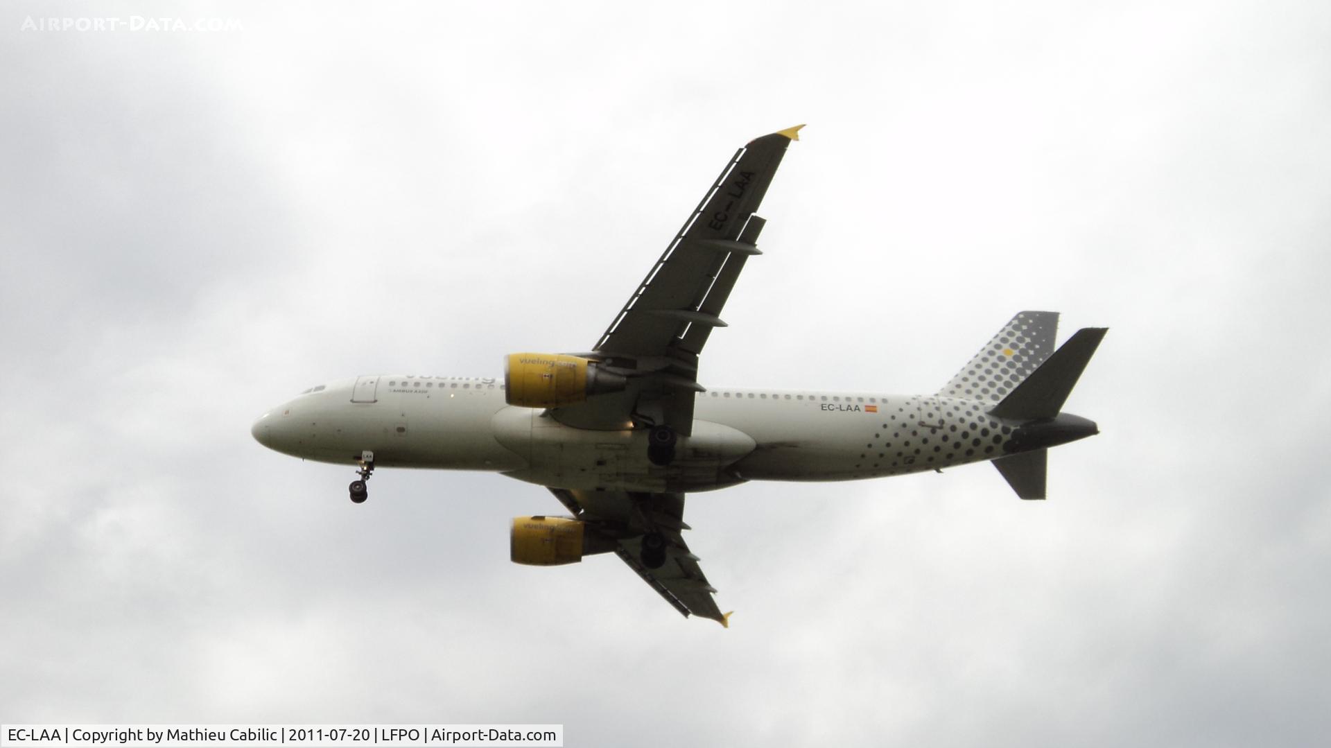 EC-LAA, 2006 Airbus A320-214 C/N 2678, Airbus A320-214 landing runway 26