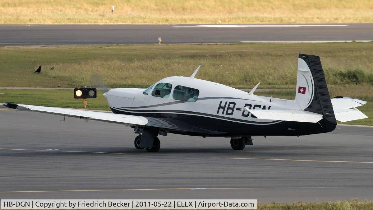 HB-DGN, 1986 Mooney M20K252 TSE C/N 25-1037, holding point RW24