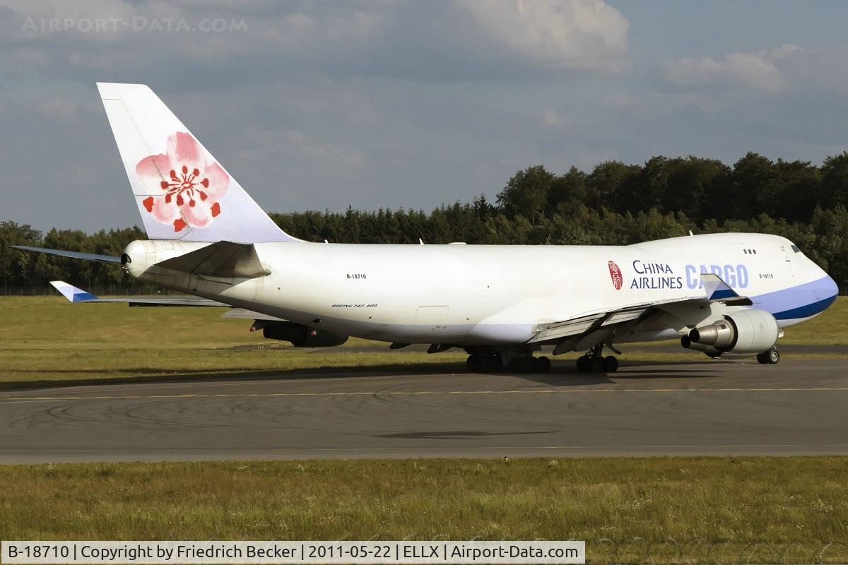 B-18710, 2002 Boeing 747-409F/SCD C/N 30767, holding point RW24