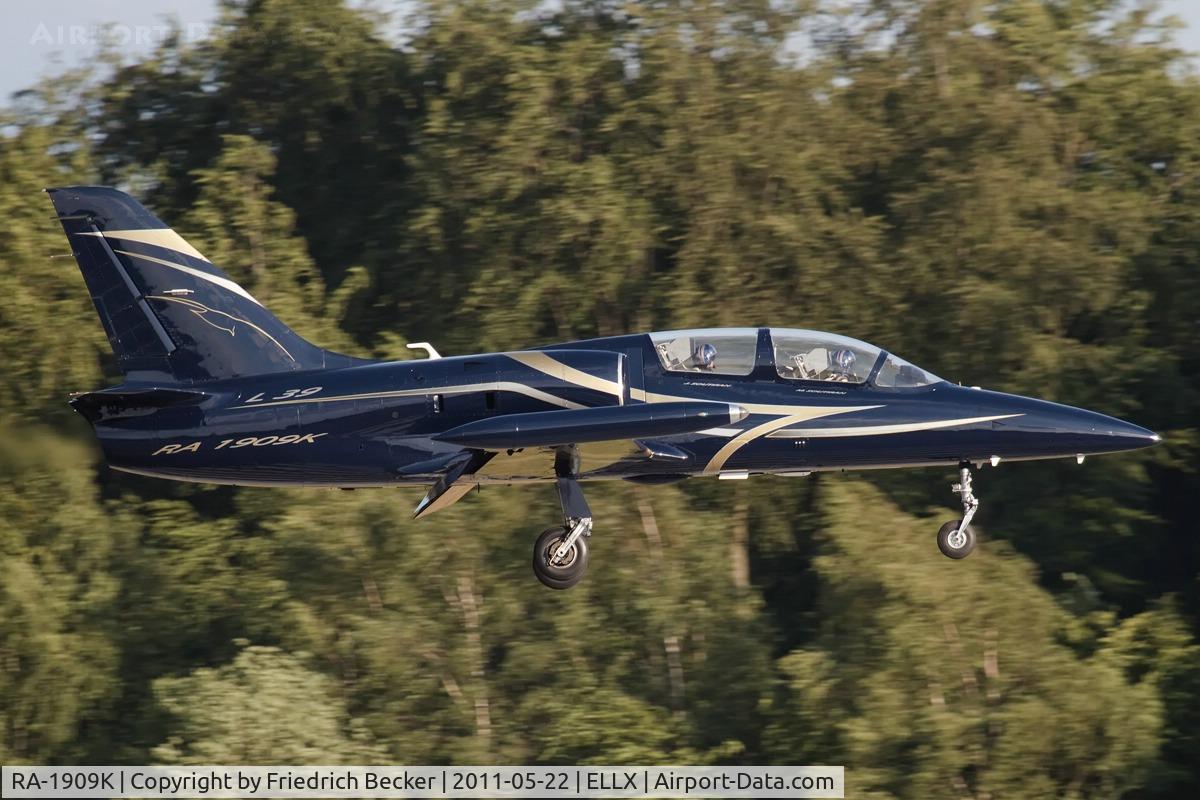 RA-1909K, Aero L-39C Albatros C/N 432936, on final RW24