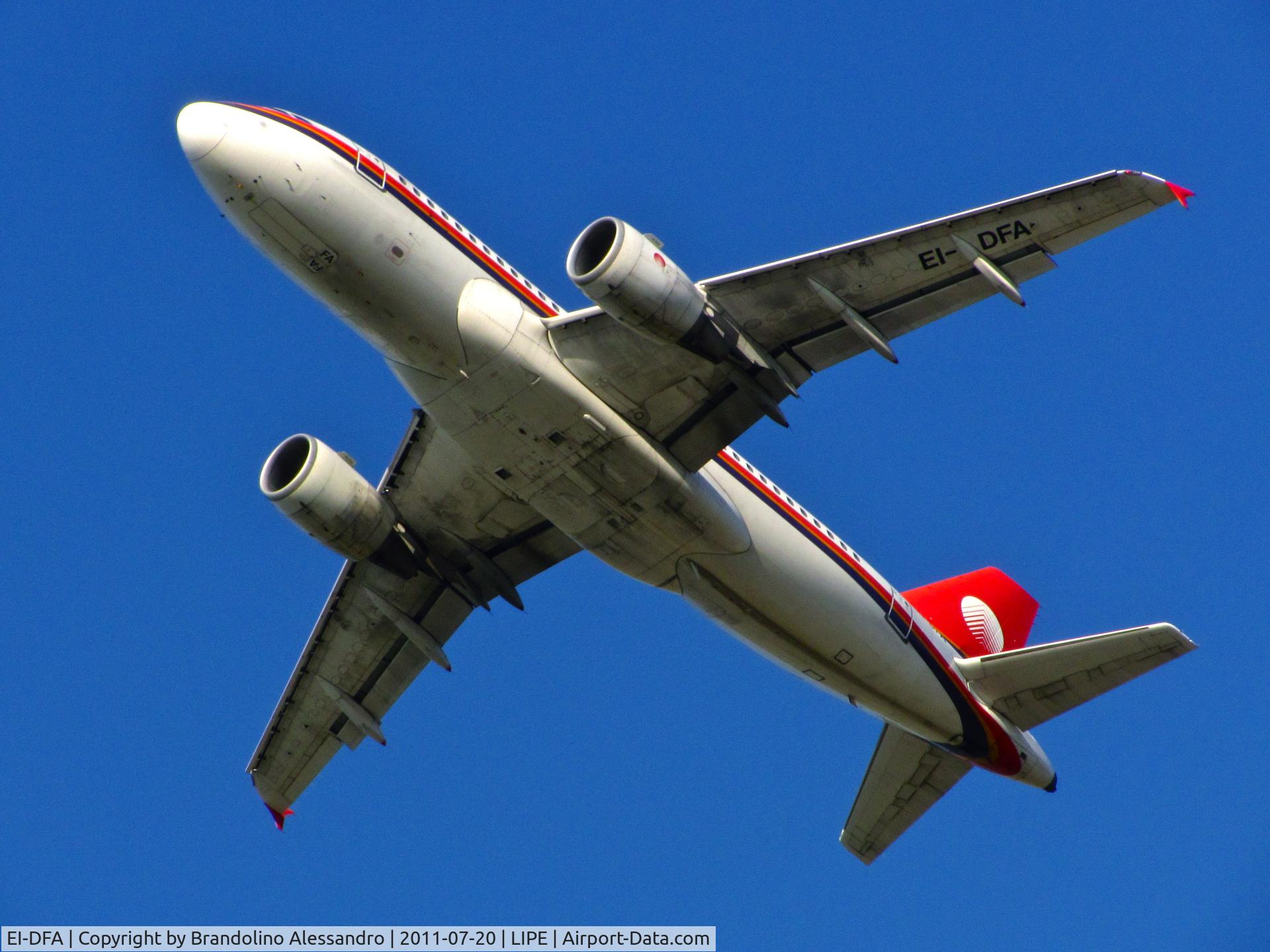 EI-DFA, 2000 Airbus A320-232 C/N 1305, Takin'off Bologna G.Marconi Airport