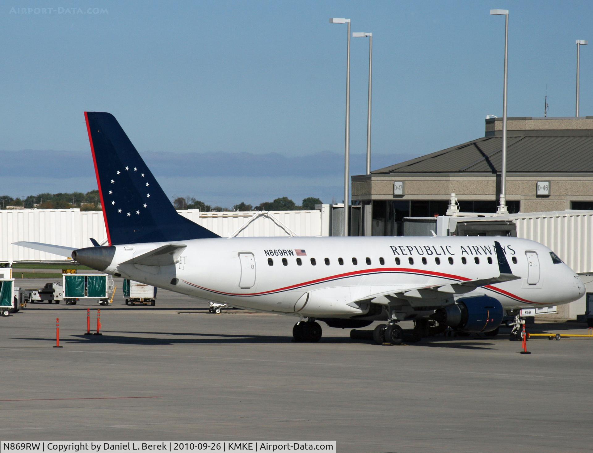 N869RW, 2006 Embraer 170SE (ERJ-170-100SE) C/N 17000133, Spotted at Milwaukee, this ERJ also served Mokulele and Delta Air Lines.