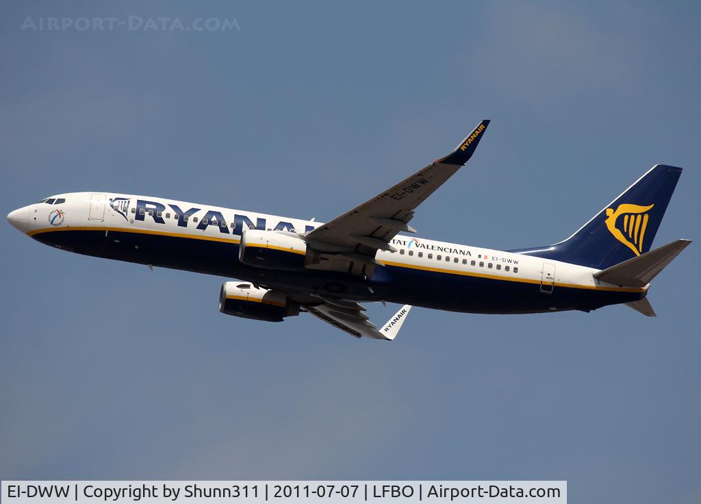 EI-DWW, 2008 Boeing 737-8AS C/N 33629, Taking off from 32R... Diverted flight as emergency...