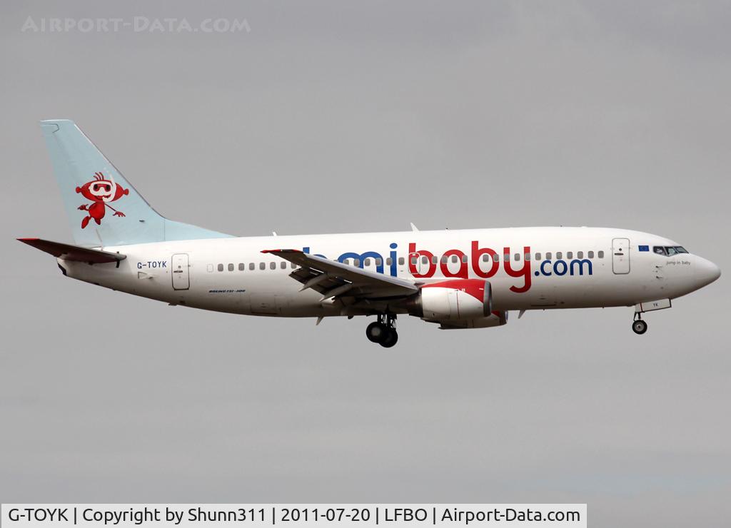 G-TOYK, 1997 Boeing 737-33R C/N 28870, Landing rwy 32L with special c/s