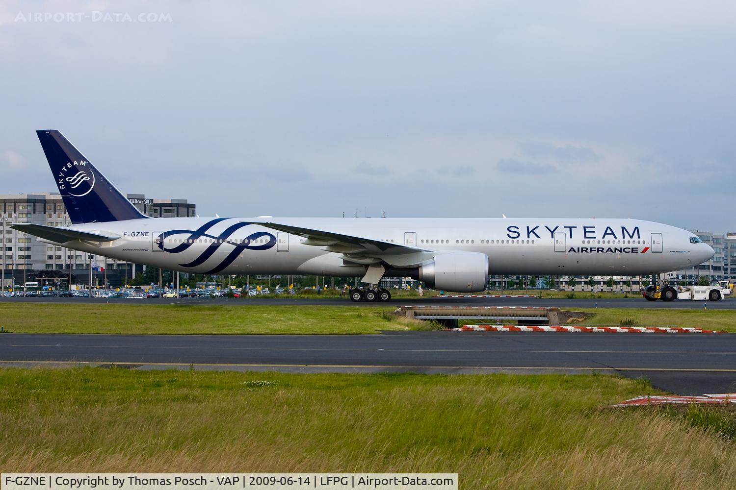 F-GZNE, 2009 Boeing 777-328/ER C/N 37432, Air France
