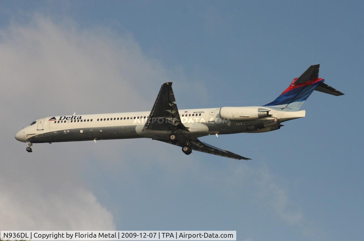 N936DL, 1989 McDonnell Douglas MD-88 C/N 49723, Delta MD-88