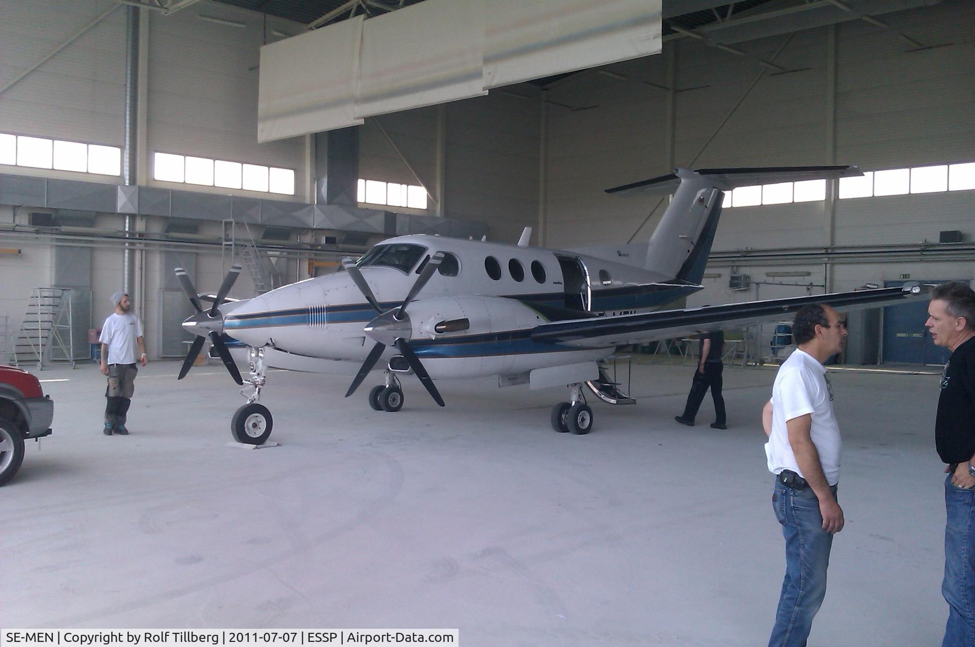SE-MEN, 1985 Beech F90-1 King Air King Air C/N LA-227, The aircraft is presently undergoing a fase of refreshment. New paint, aft strakes, lockers and interior
