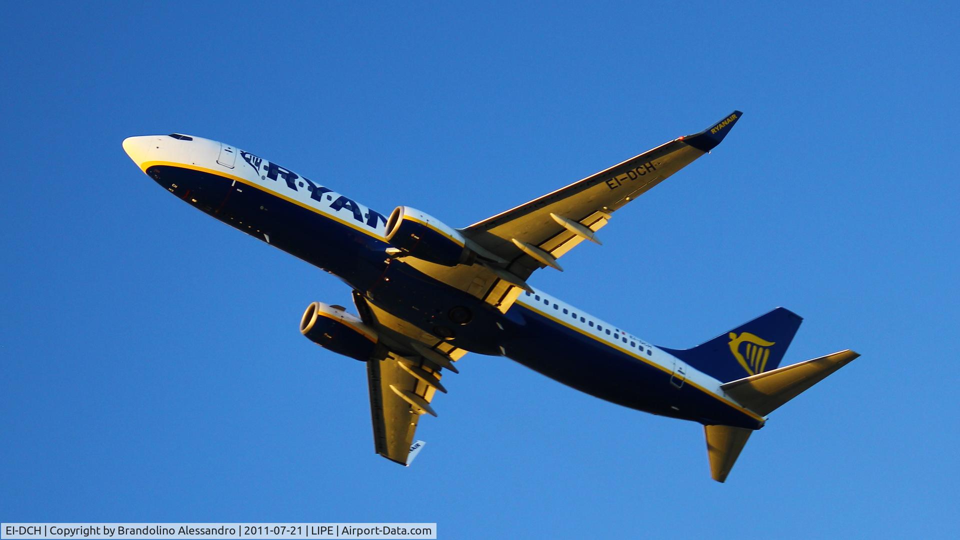 EI-DCH, 2004 Boeing 737-8AS C/N 33566, takin'off Bologna Airport