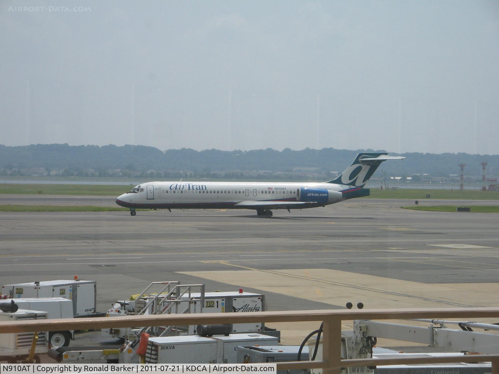 N910AT, 2001 Boeing 717-200 C/N 55086, National