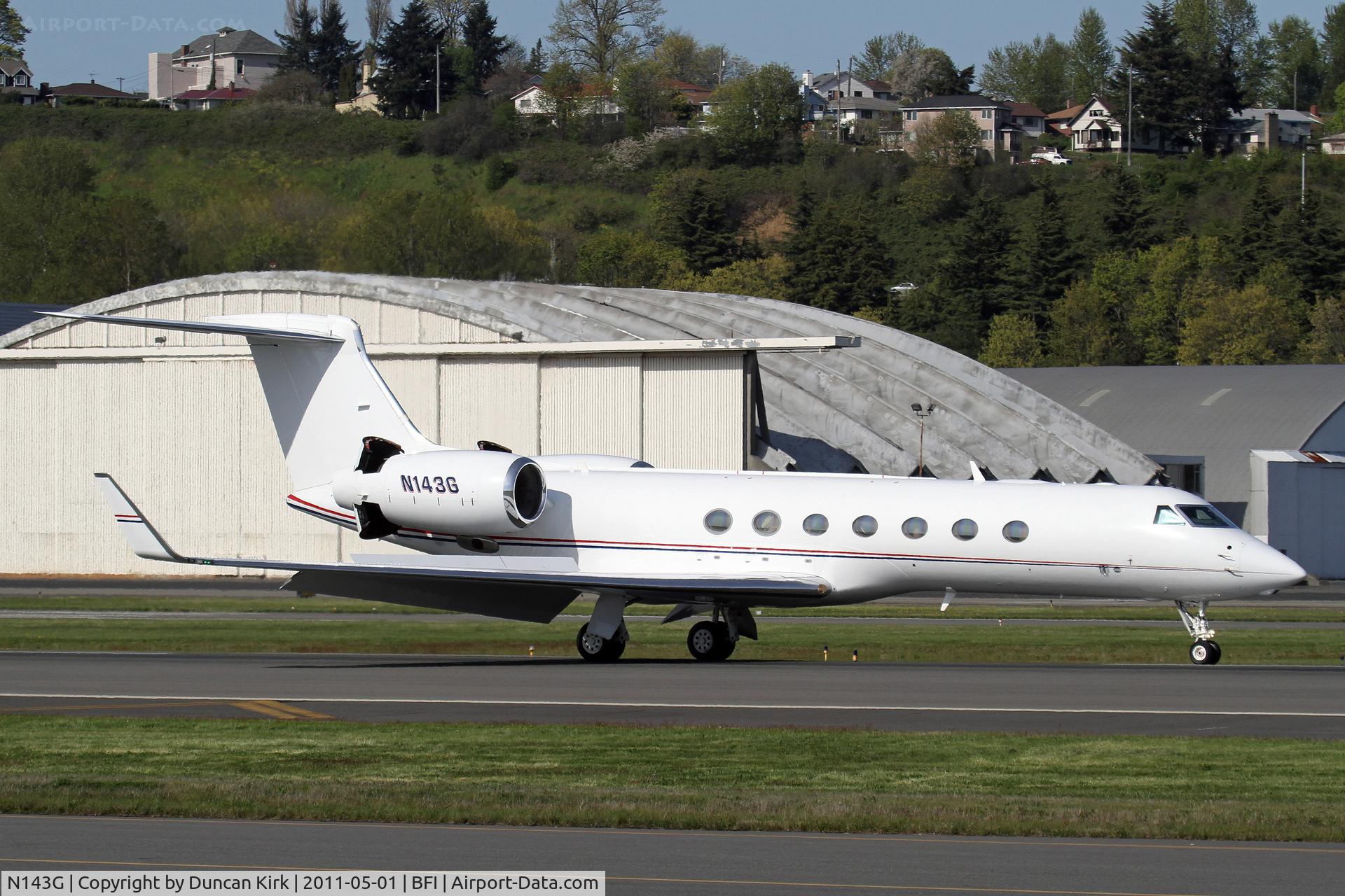 N143G, 2004 Gulfstream Aerospace GV-SP (G550) C/N 5060, Landing