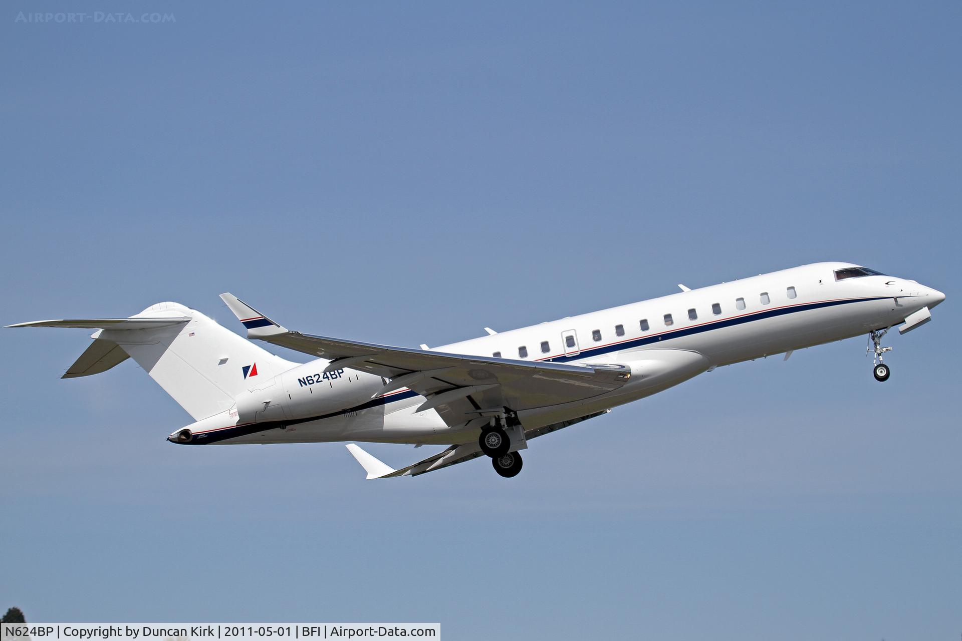 N624BP, 2007 Bombardier BD-700-1A10 Global Express C/N 9236, Climbing out of BFI
