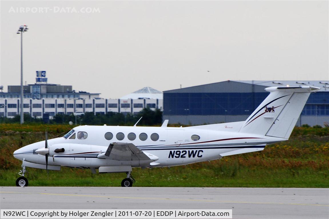 N92WC, 1989 Beech B200 King Air C/N BB-1330, Departure of a visitor.....