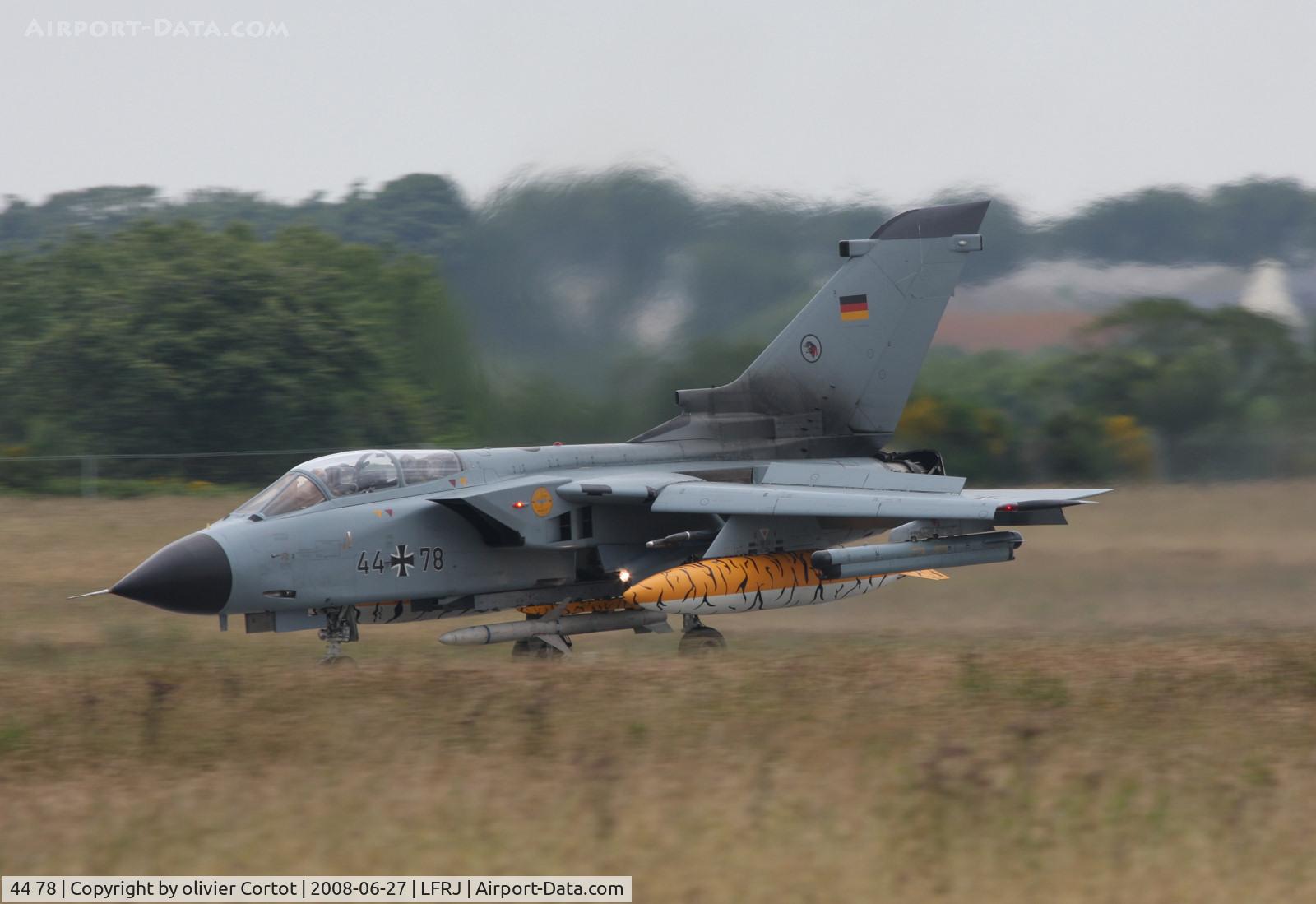 44 78, Panavia Tornado IDS C/N 451/GS131/4178, Full reverse ! Tornado landing at Landivisiau French navy ABdurint Tigermeet 2008.