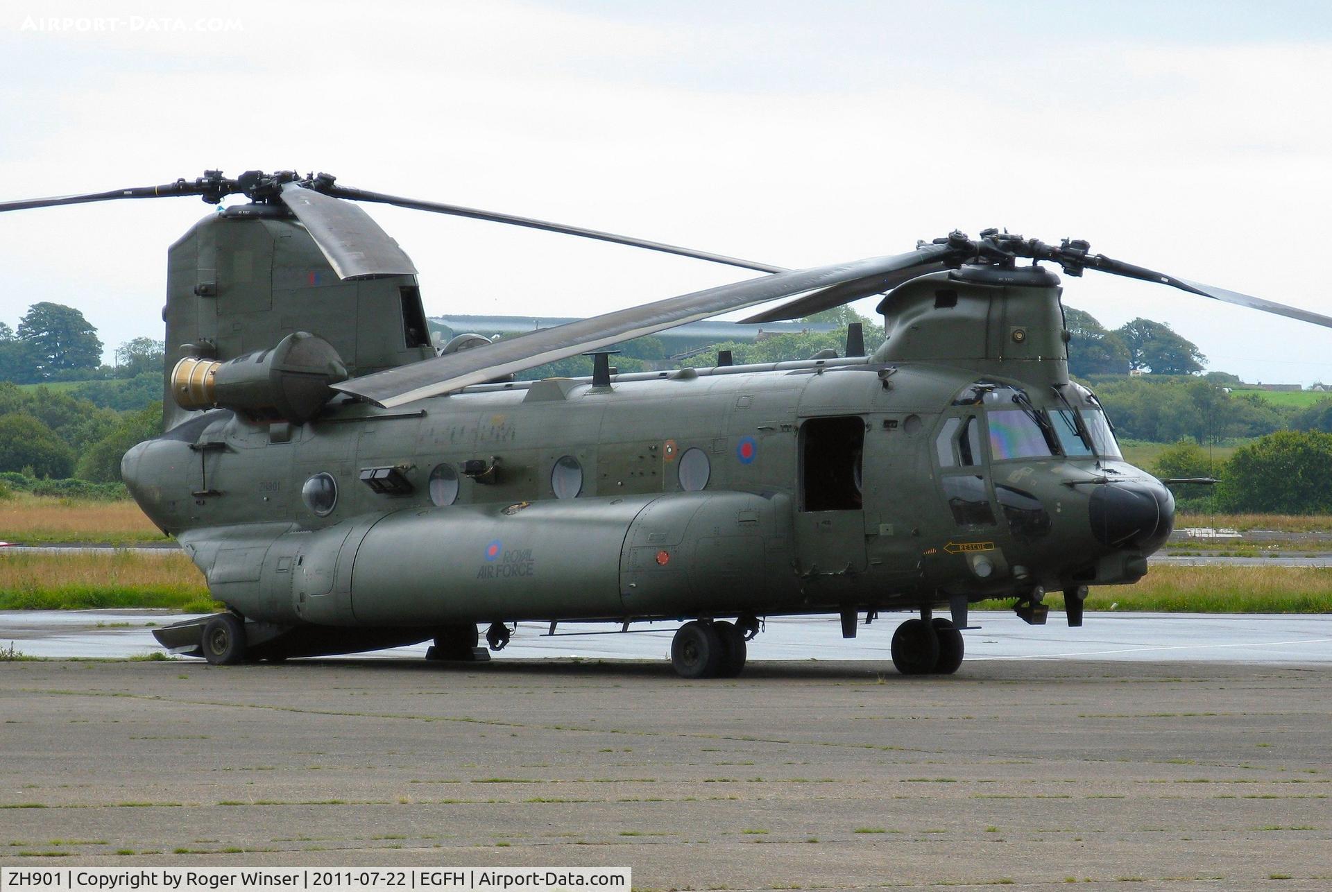 ZH901, 1998 Boeing Chinook HC.5 C/N M4480, Chinook of 18 Squadron RAF on a brief visit to the airport. En-route to RAF Pembrey Sands Air Weapons Range (EGOP).