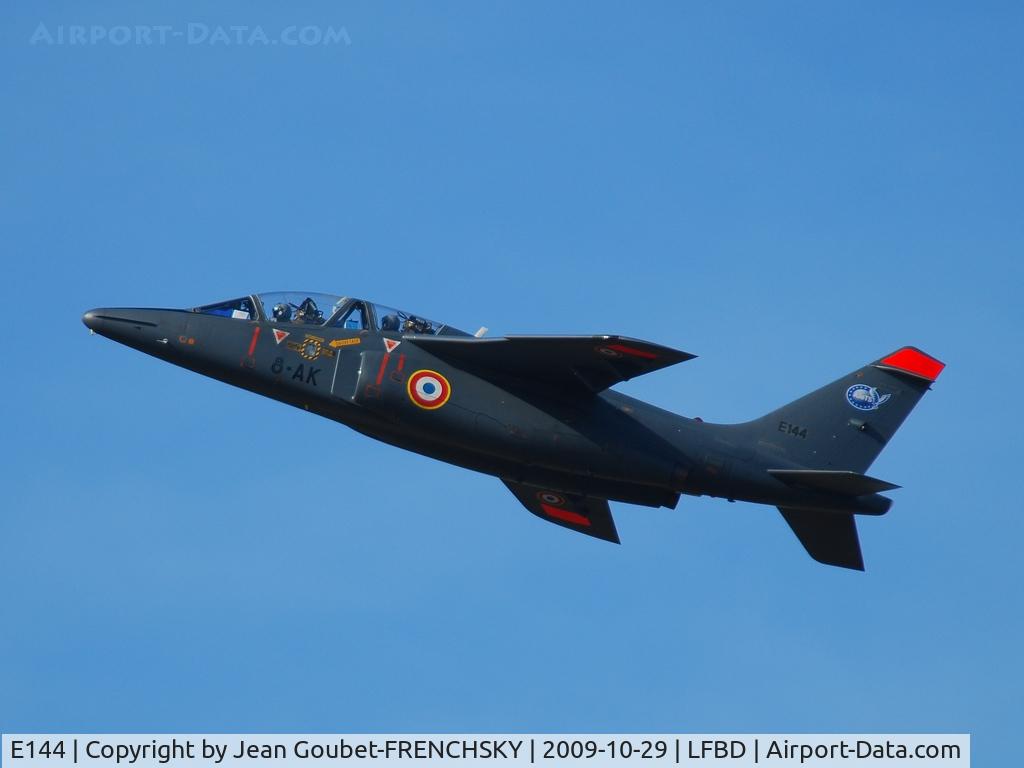 E144, Dassault-Dornier Alpha Jet E C/N E144, 8-AK E144 take off 23