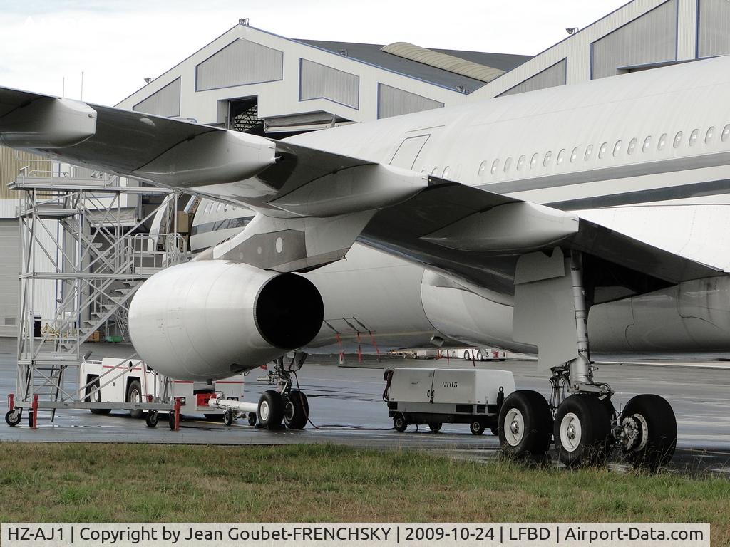 HZ-AJ1, 1993 Airbus A340-211 C/N 009, parking Sogerma