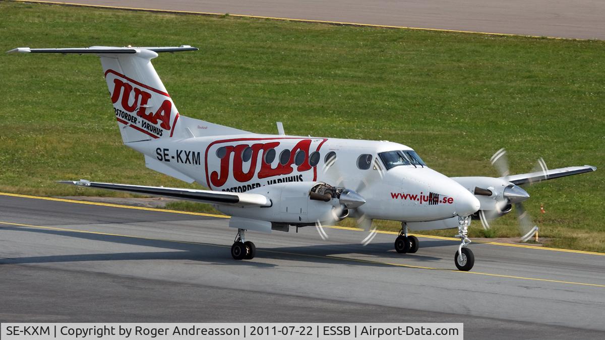 SE-KXM, 1979 Beech 200 Super King Air C/N BB-459, Returning to hangar after engine tests
