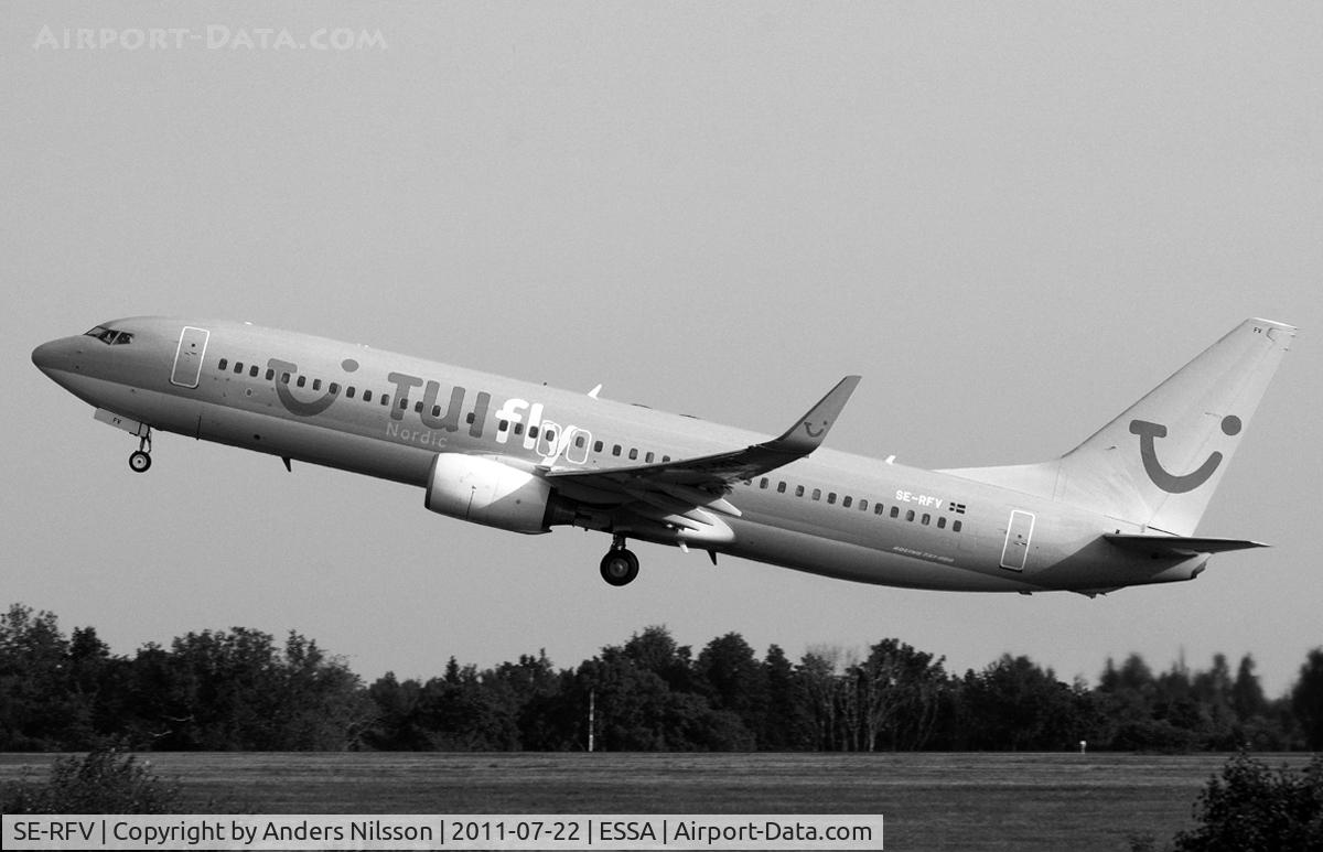 SE-RFV, 2006 Boeing 737-86N C/N 32669, Departing runway 08.