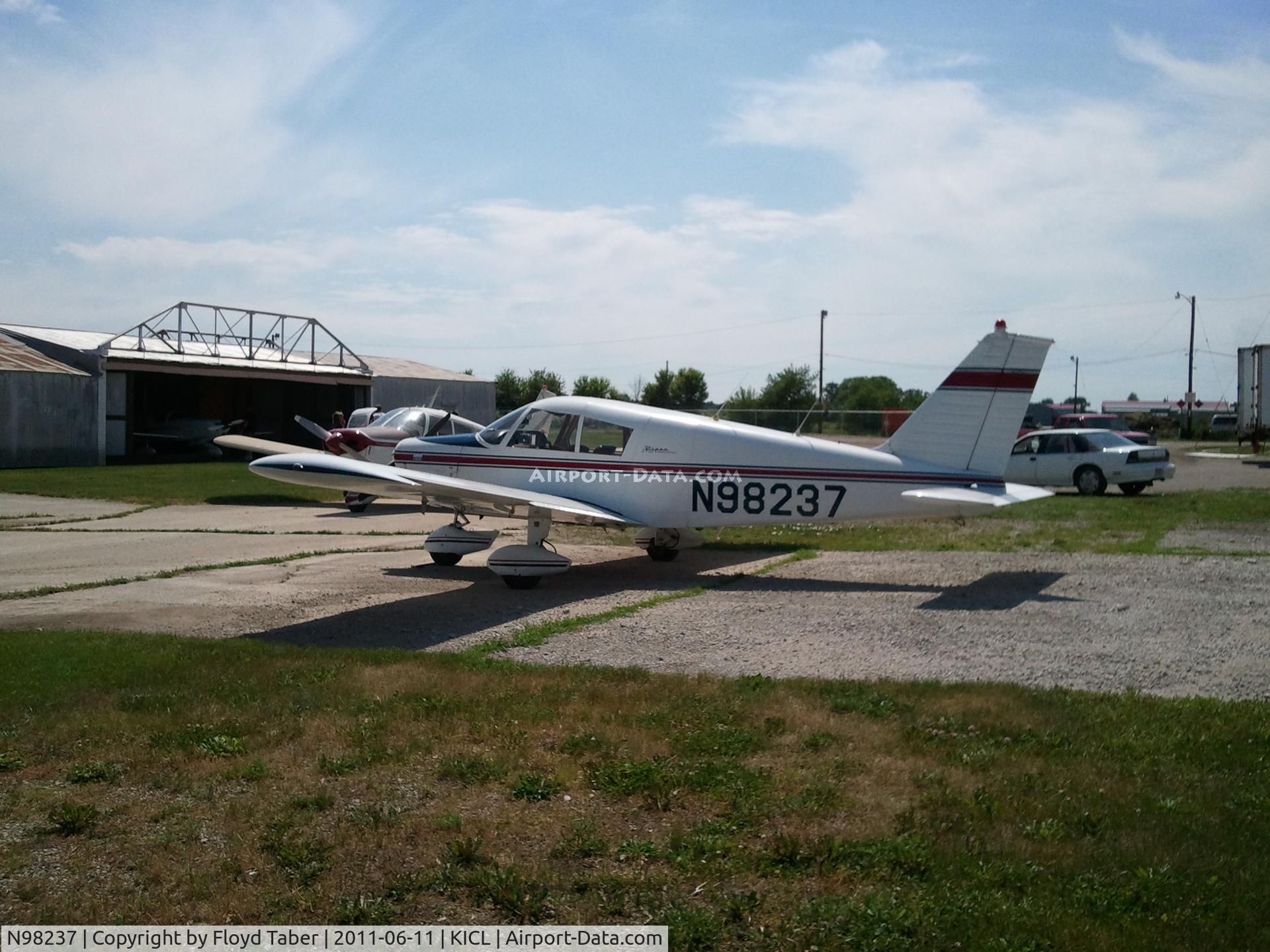 N98237, 1969 Piper PA-28-140 C/N 28-26125, Getting ready for a washing