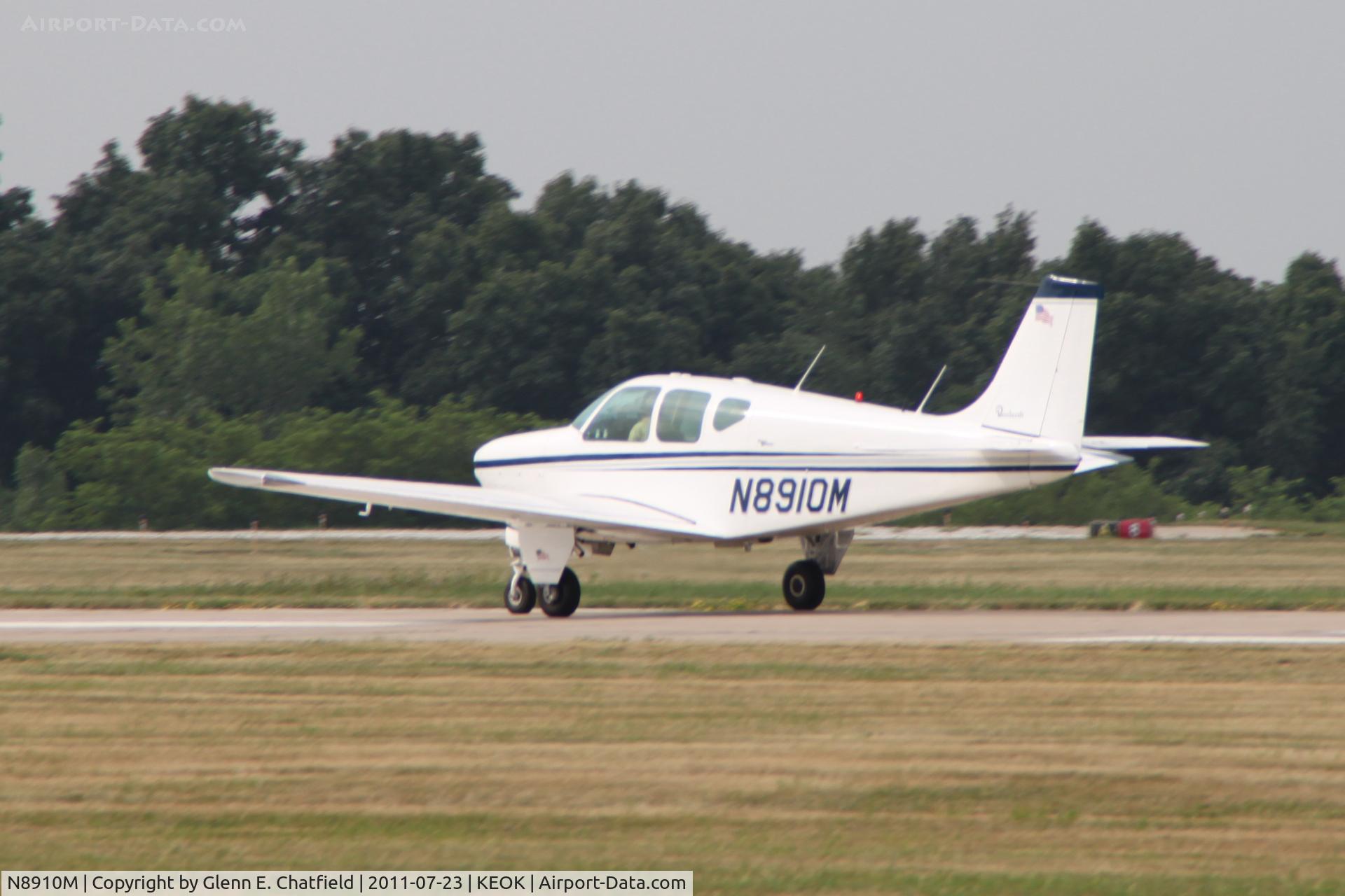 N8910M, 1963 Beech 35-B33 Debonair C/N CD-690, Departing runway 14