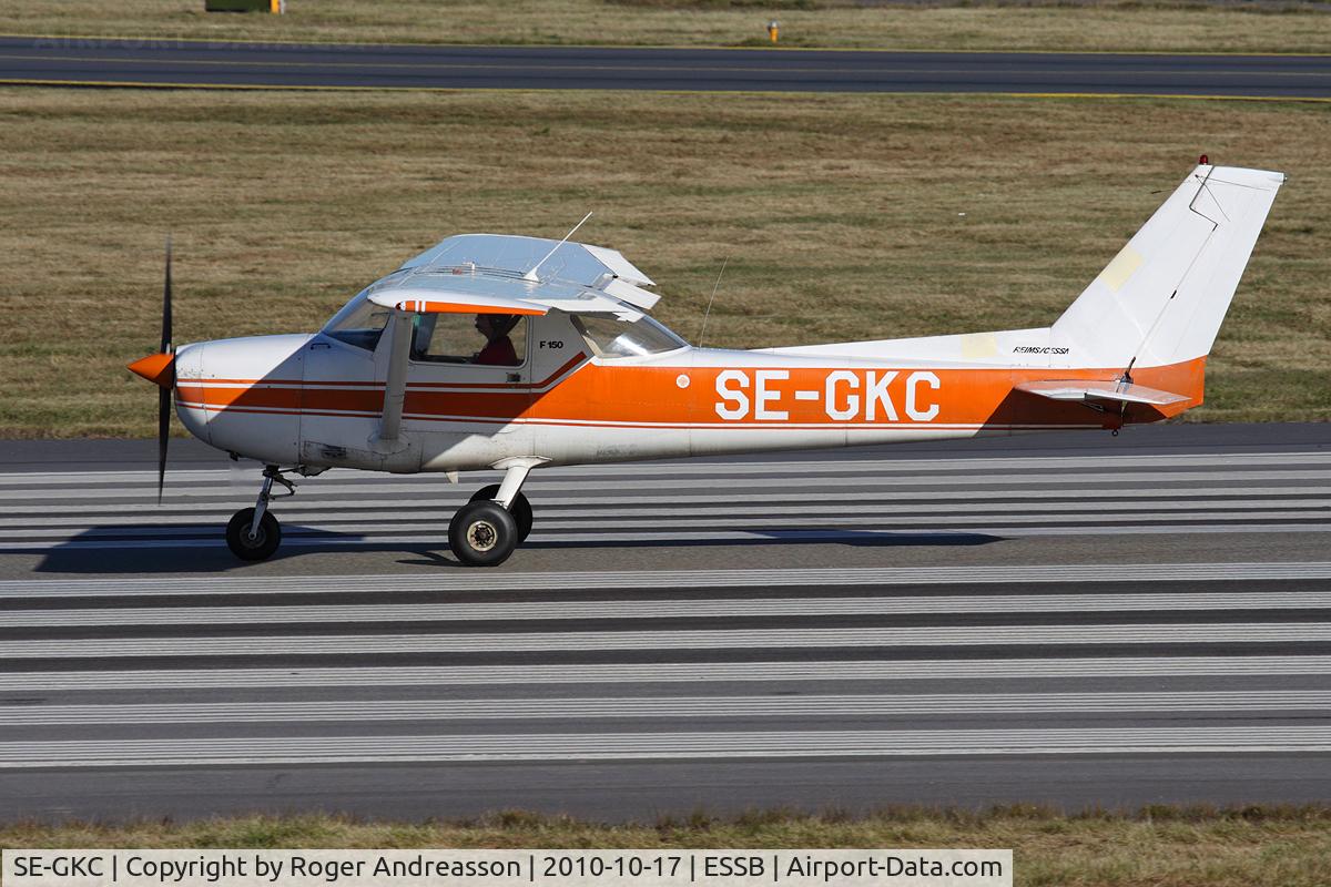 SE-GKC, 1975 Cessna F150M C/N 1216, Stockholms Flygklubb
