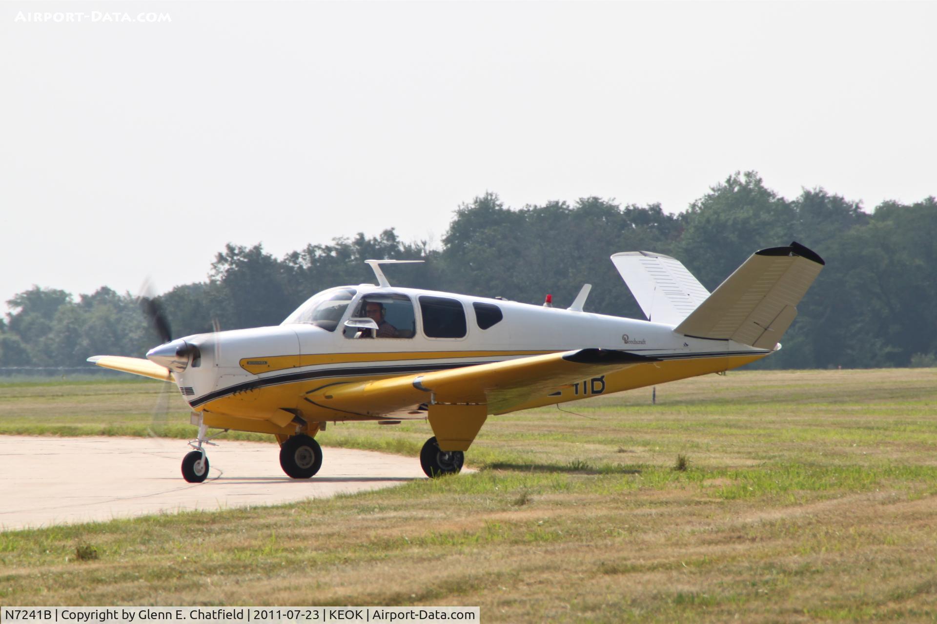 N7241B, 1958 Beech J35 Bonanza C/N D-5597, Taxiing out of the grass onto the taxiway, on the way to the runway.